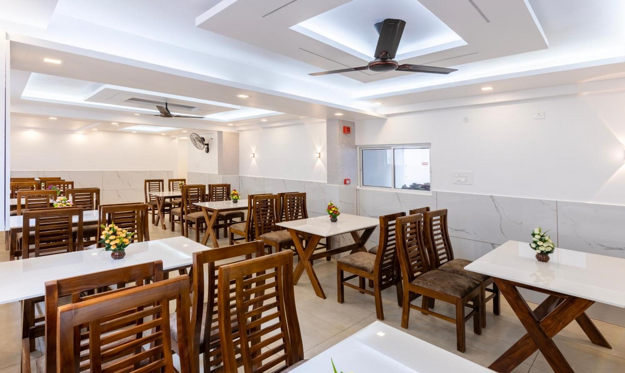 Hotel Treebo Premium Cochin Airport, 5 Min From Cochin Airport Kochi Esterno foto