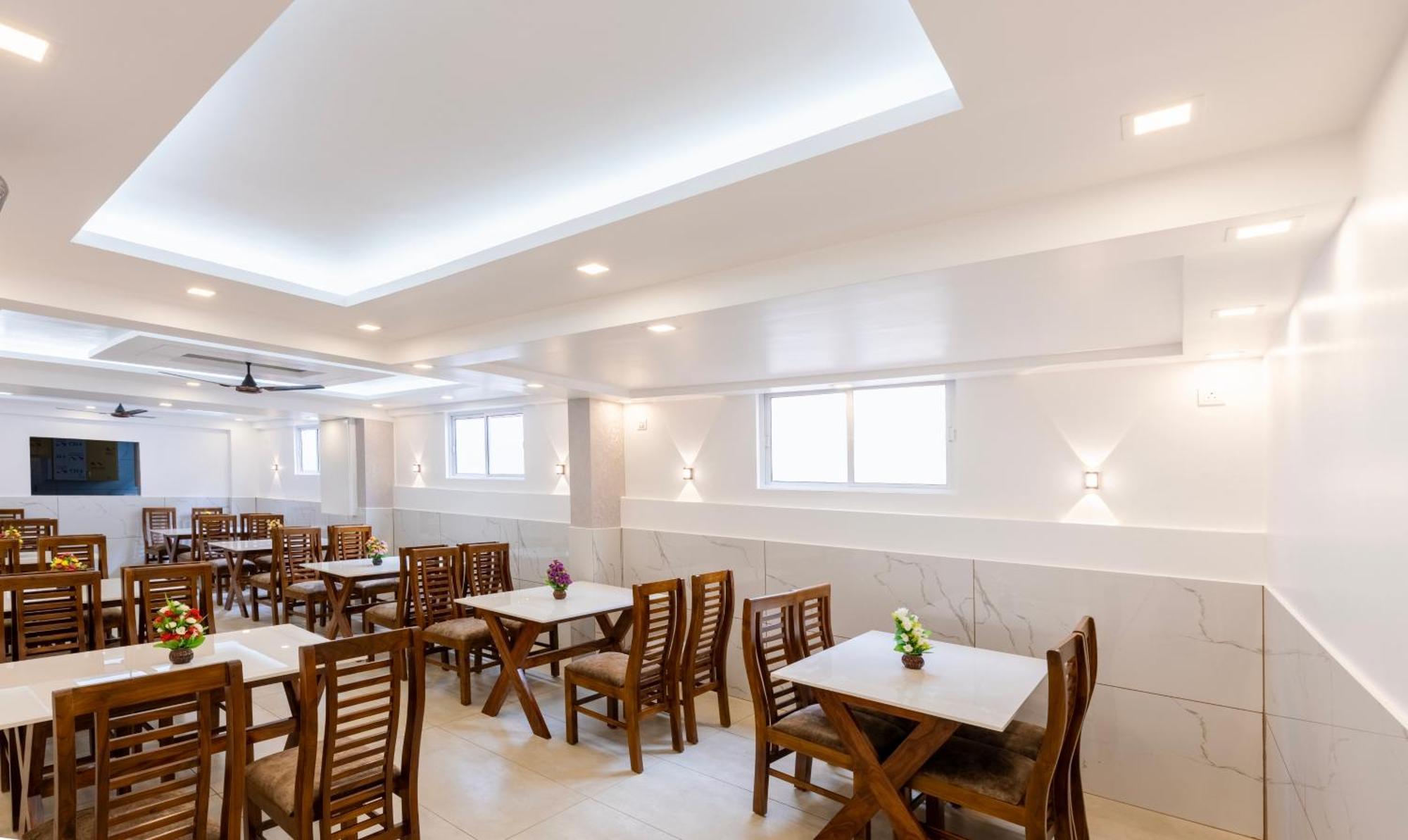 Hotel Treebo Premium Cochin Airport, 5 Min From Cochin Airport Kochi Esterno foto