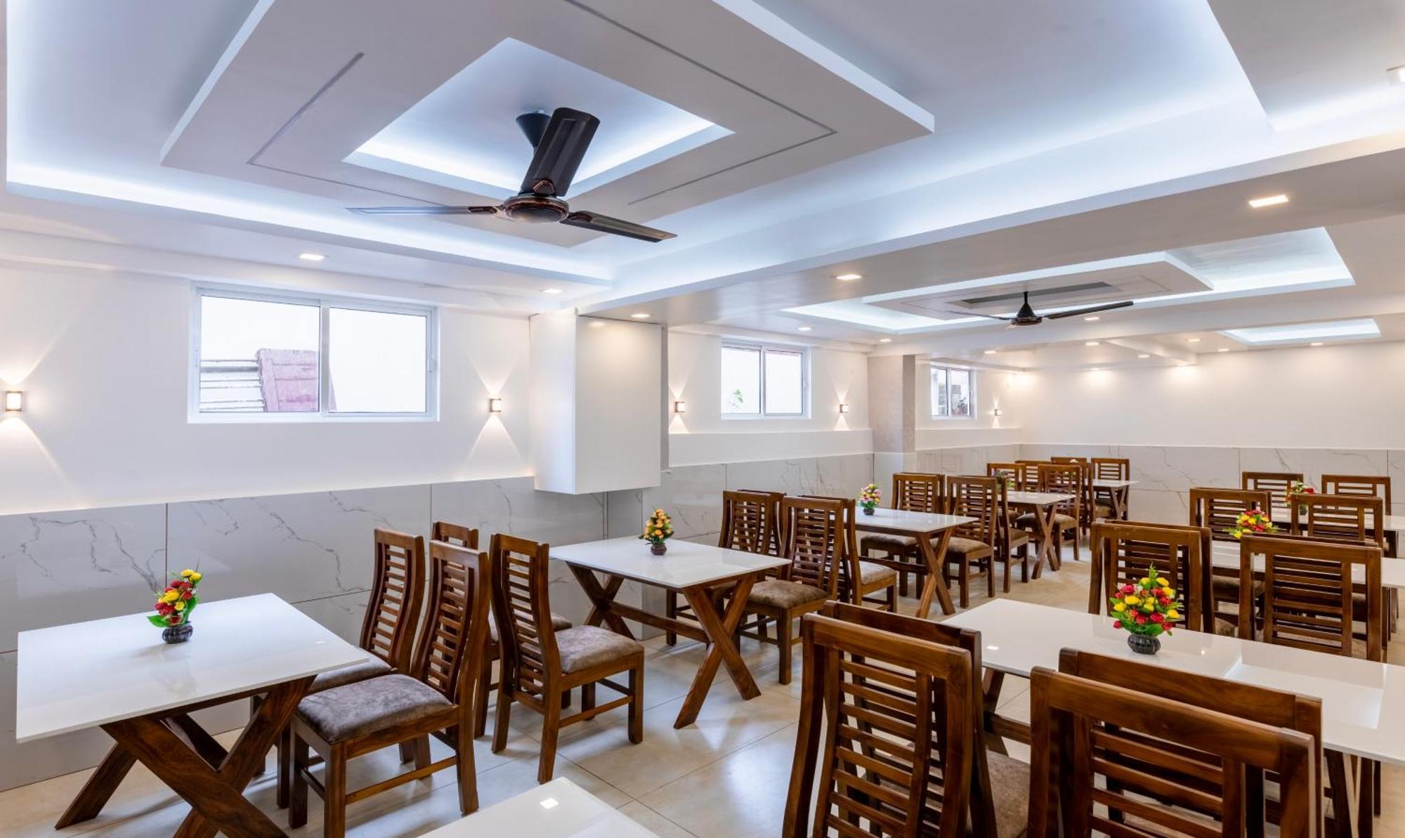 Hotel Treebo Premium Cochin Airport, 5 Min From Cochin Airport Kochi Esterno foto